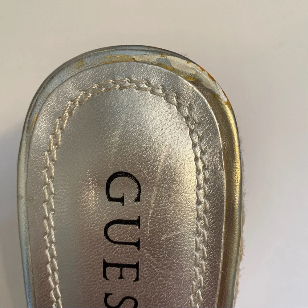 GUESS SHOES WEDGE PLATFORM SILVER GLITTER BOW CHARM Size 7.5 M SLIDES HEELS